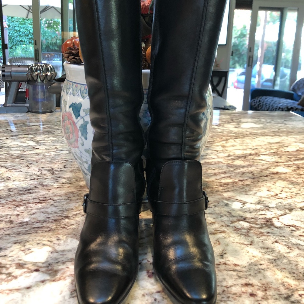 Tod’s Black Boots